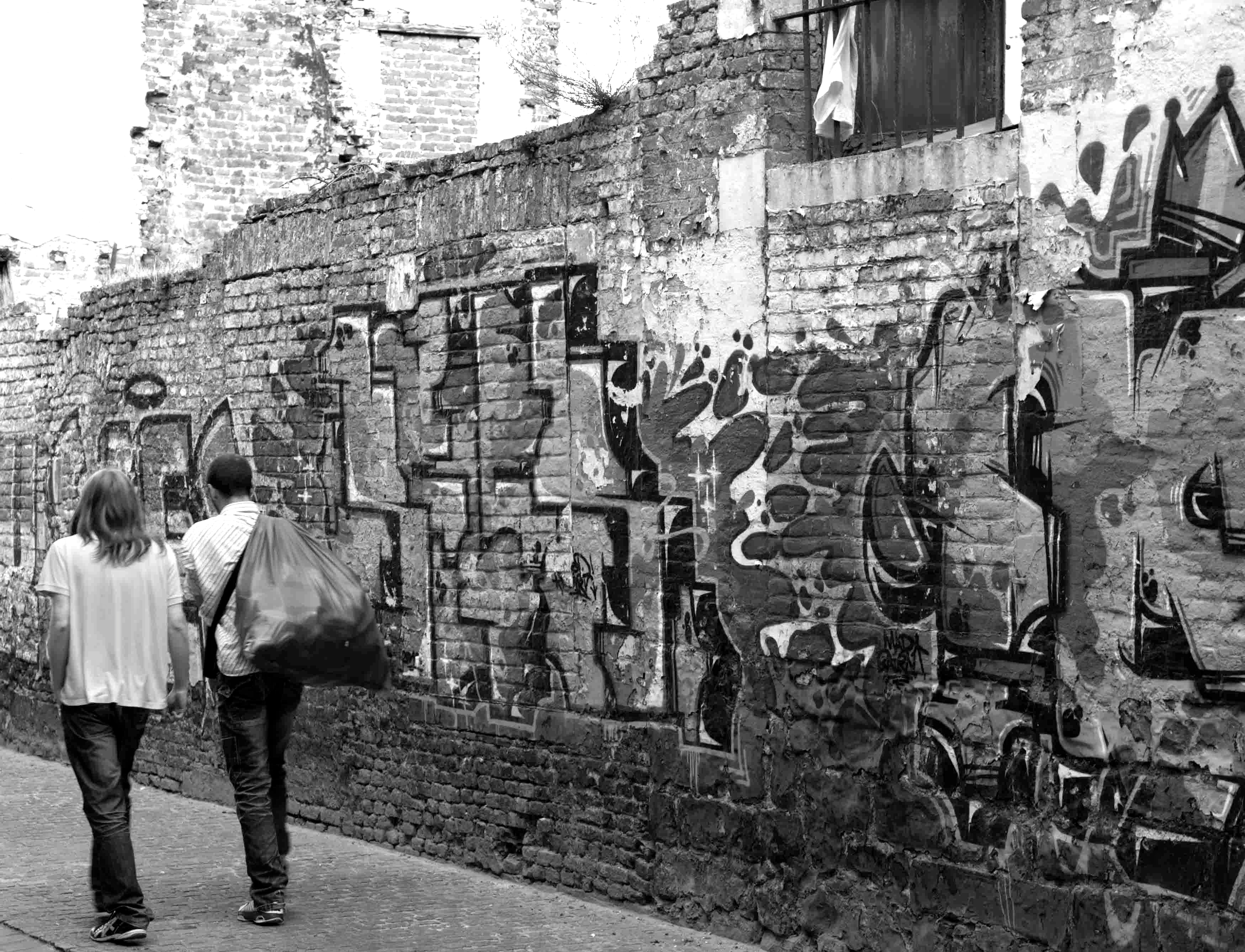 alte Mauer mit Graffity