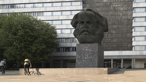 Das Karl-Marx-Denkmal, genannt der Nischel, in Chemnitz