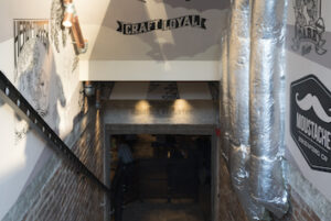 Kellerbar in einem ehemaligen deutschen Luftschutzbunker in Breslau / Wroclaw mit deutscher Inschrift "Rauchen verboten", , 21.9.2015, Foto: Robert B. Fishman