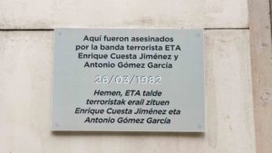 Gedenktafel für die Opfer eines Anschlags der ETA in San Sebastian, Foto: Robert B. Fishman, 3.6.2015
