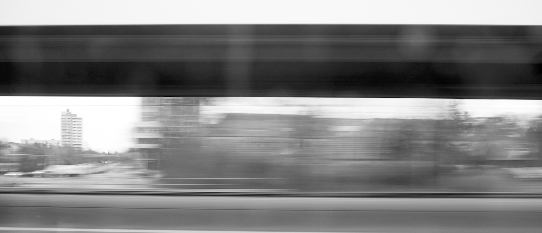 Blick aus dem fahrenden Zug in die Landschaft, 30.12.2015, Robert B. Fishman - flying landscapes, view through a train window into the landscape