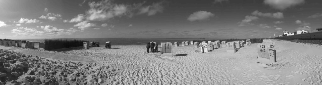 Panoramaaufnahme Sandstrand an der Nordsee in Cuxhaven, Foto: Robert B. Fishman, 21.4.2016