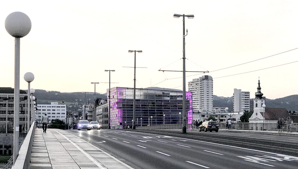 Nibelungenbrücke über die Donau in Linz