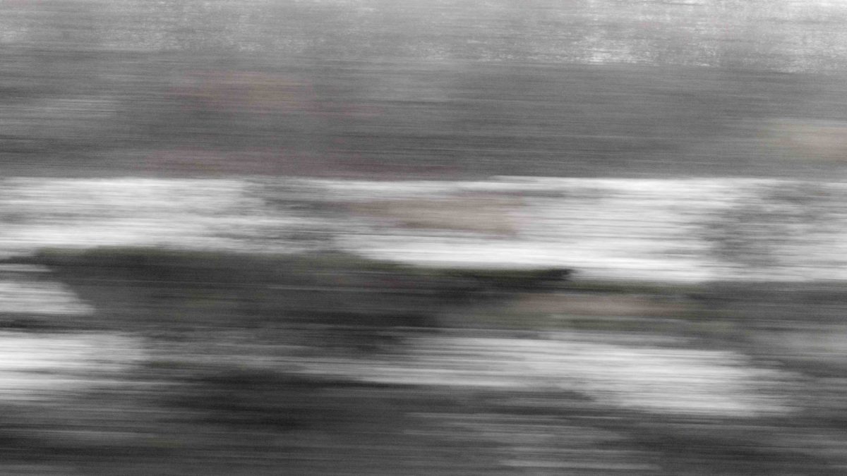 vor dem Zugfenster vorbeifliegende Winterlandschaft in Osthessen, 28.1.2019, Foto: Robert B. Fishman