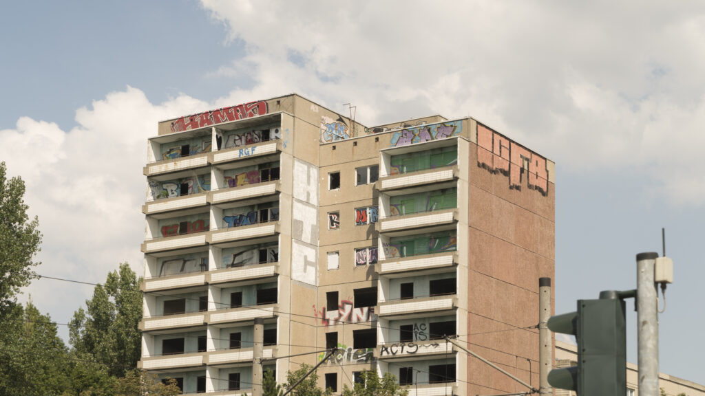 leerstehendes Hochhaus aus DDR_Zeiten in Chemnitz