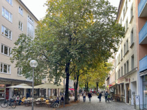 Foto: umstrittene neue Fußgängerzone Weißenburger Straße in München-Haidhausen/ New pedestrian street Weissenburger Str. in Munich,