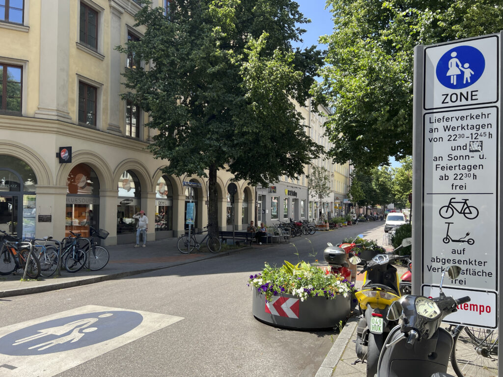 Foto: verkehrsberuhigte Weissenburger Straße in München-Haidhausen
